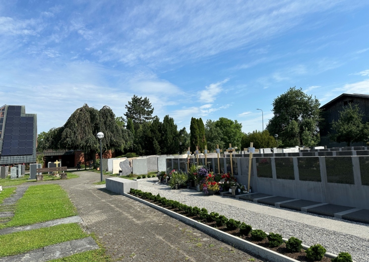 Neue Urnengräber am Friedhof Hasenfeld
