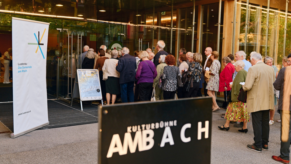 Foto2_Herzliches Willkommen für die Lustenauer Konzert-Abonnent-innen in der Kulturbühne AMBACH.